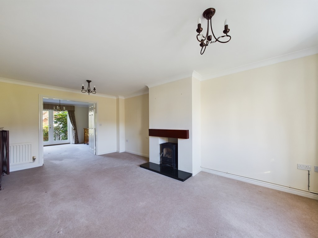 3 bed terraced house for sale in Wyvern Place, Horsham  - Property Image 11