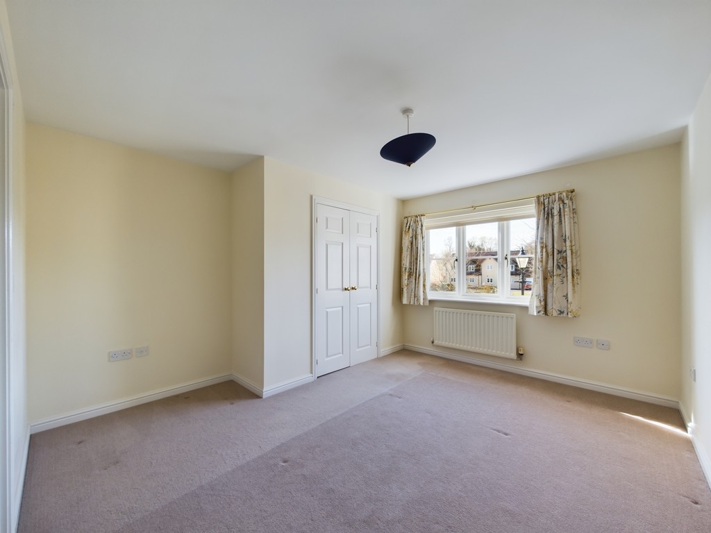 3 bed terraced house for sale in Wyvern Place, Horsham  - Property Image 4