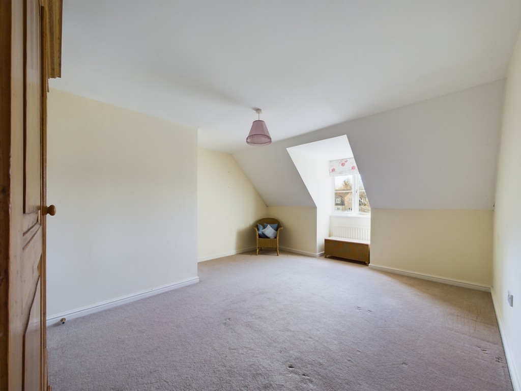 3 bed terraced house for sale in Wyvern Place, Horsham  - Property Image 6
