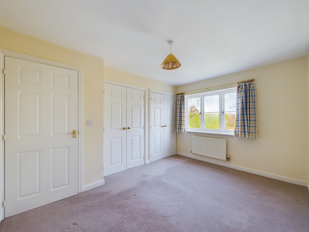 3 bed terraced house for sale in Wyvern Place, Horsham  - Property Image 7