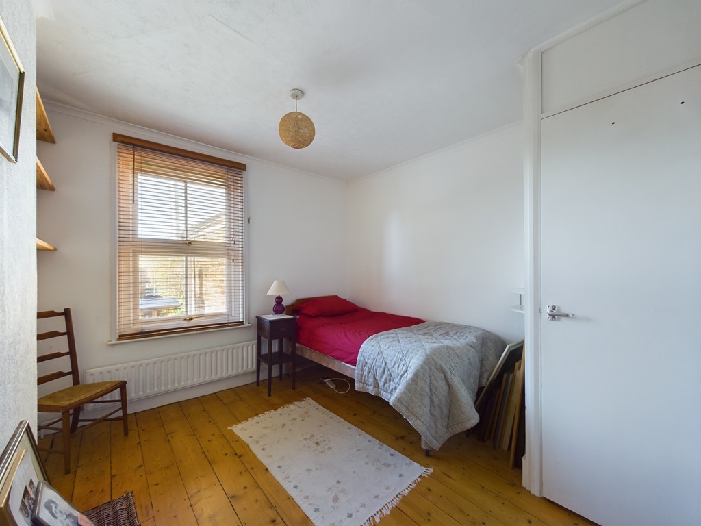 2 bed semi-detached house for sale in Barrington Road, Horsham  - Property Image 6