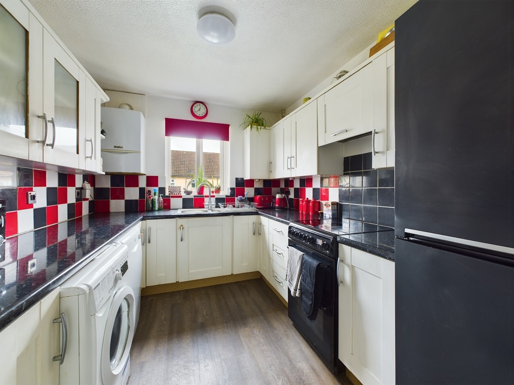 2 bed apartment for sale in Darwin Close, Horsham  - Property Image 3