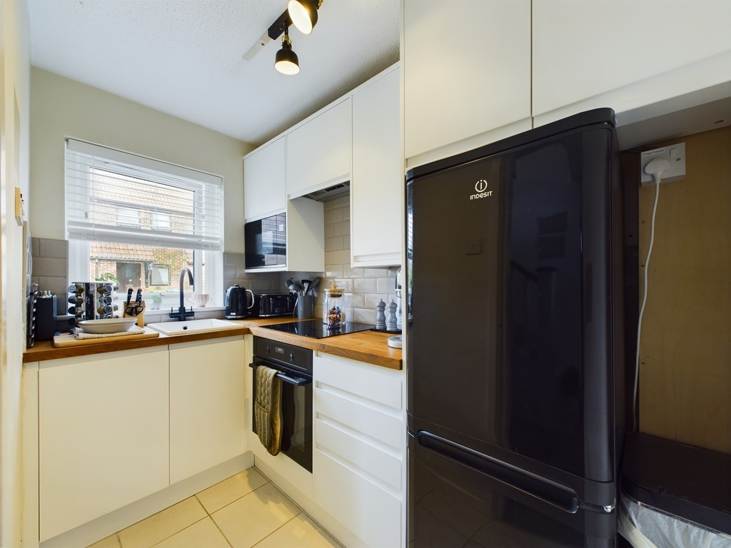 1 bed terraced house for sale in Kingsmead Place, Horsham  - Property Image 2