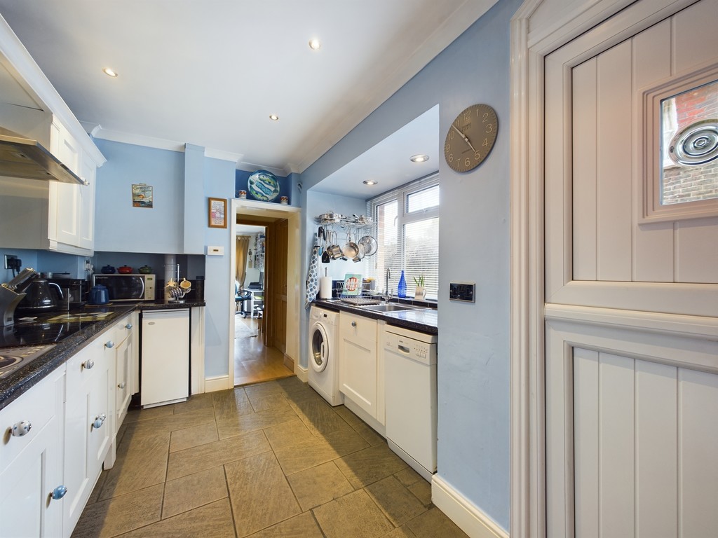 2 bed semi-detached house for sale in Henfield Road, Horsham  - Property Image 4
