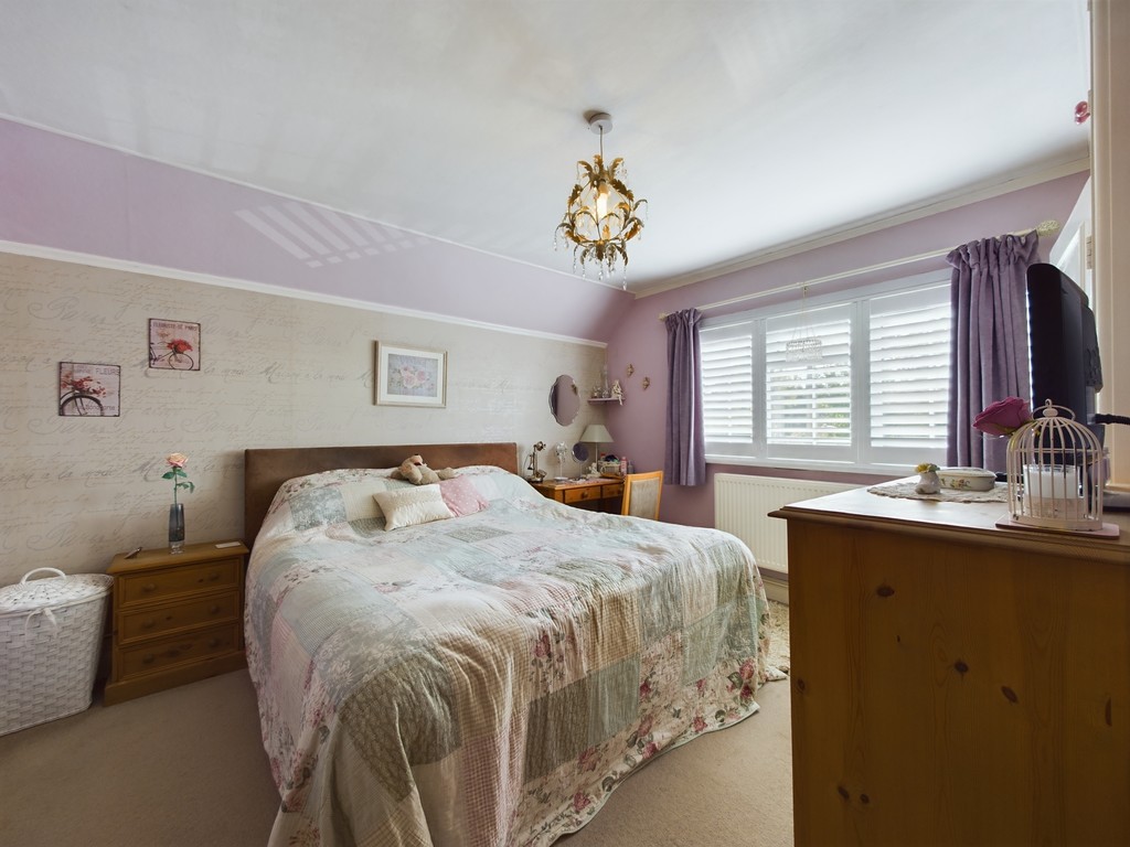 2 bed semi-detached house for sale in Henfield Road, Horsham  - Property Image 5