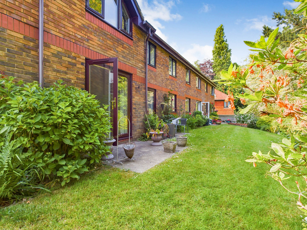 1 bed for sale in Jasmine Court, Horsham  - Property Image 8