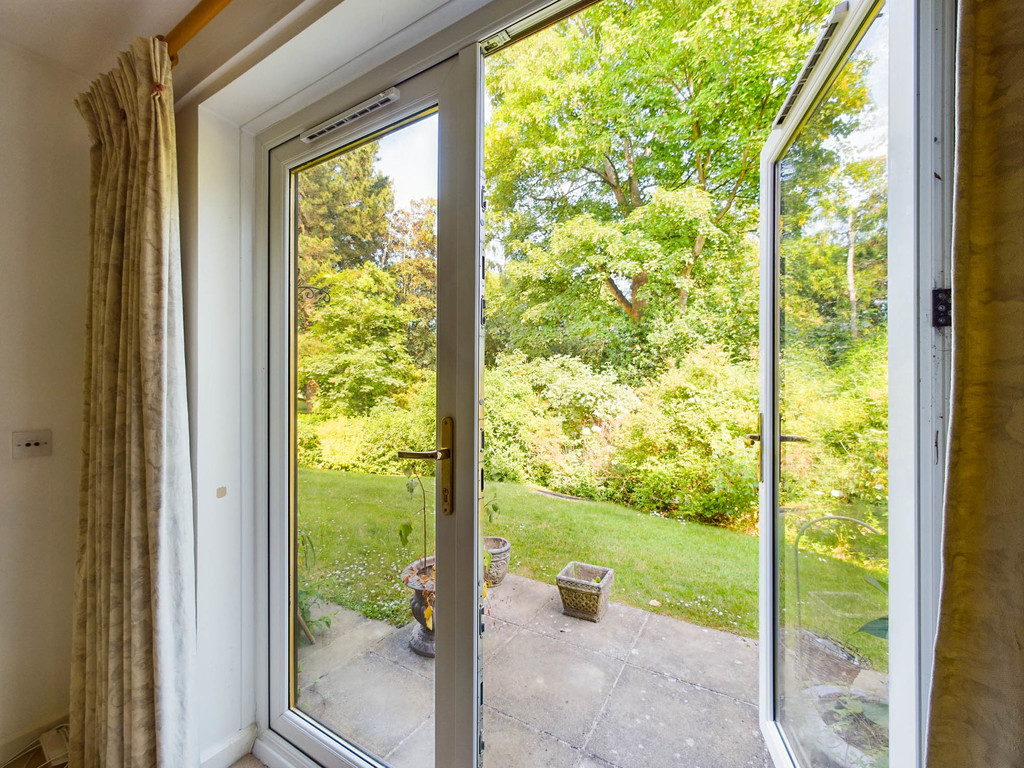 1 bed for sale in Jasmine Court, Horsham  - Property Image 6