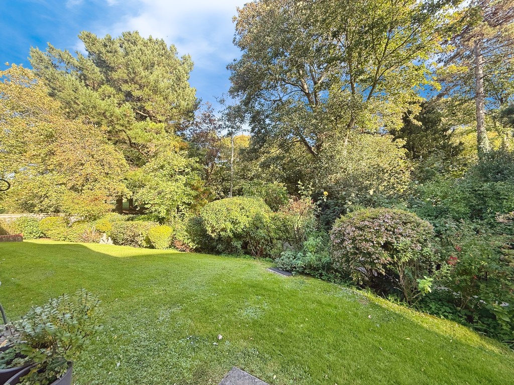 1 bed for sale in Jasmine Court, Horsham  - Property Image 13