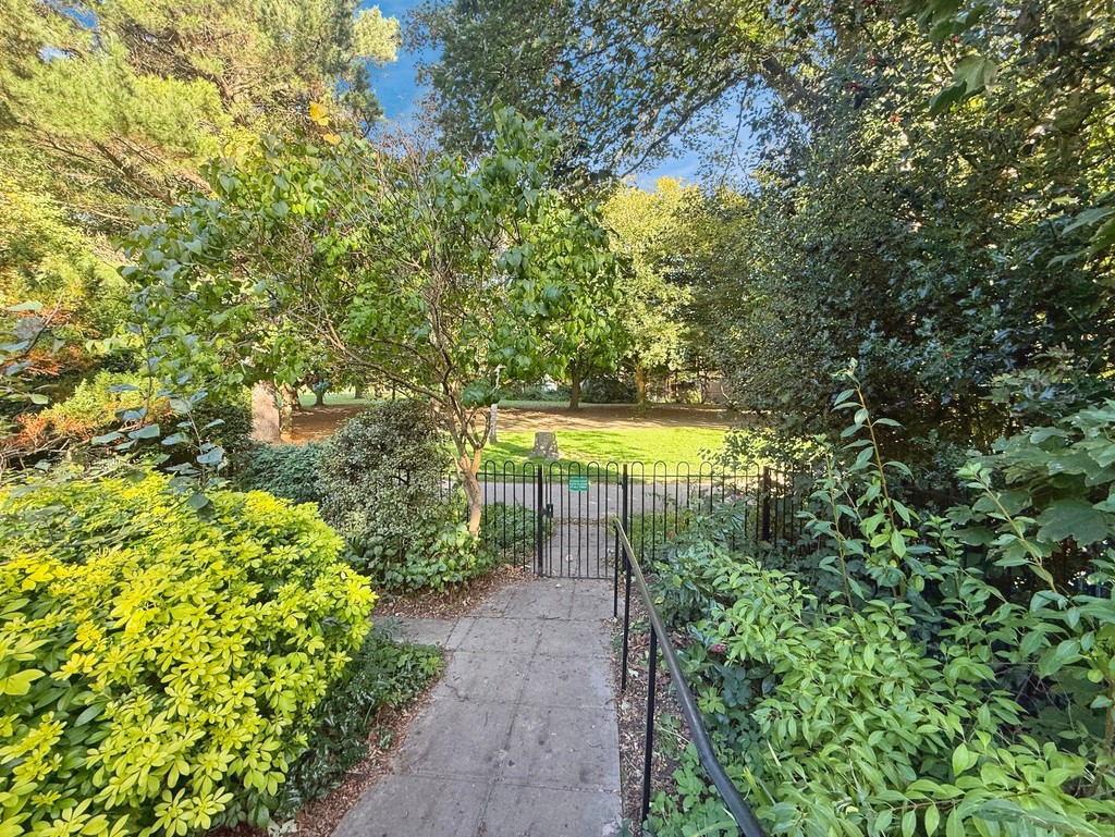 1 bed for sale in Jasmine Court, Horsham  - Property Image 14
