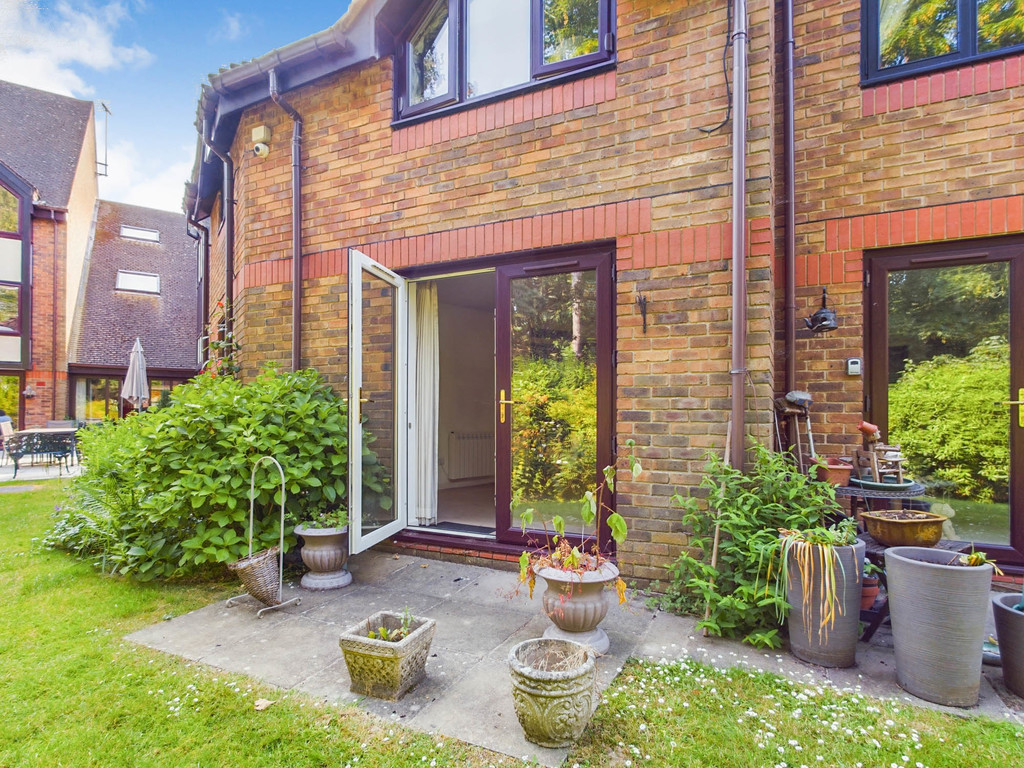 1 bed for sale in Jasmine Court, Horsham  - Property Image 7
