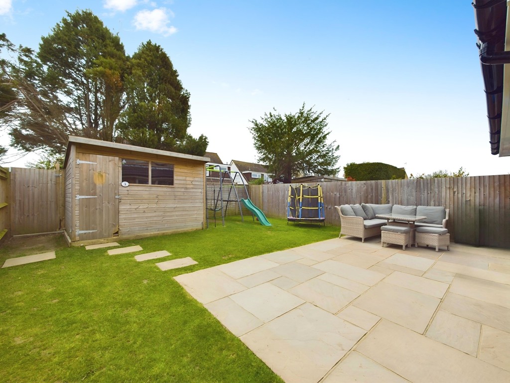3 bed detached house for sale in Heath Way, Horsham  - Property Image 16