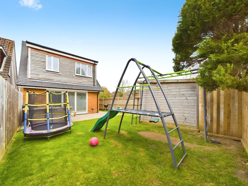 3 bed detached house for sale in Heath Way, Horsham  - Property Image 17