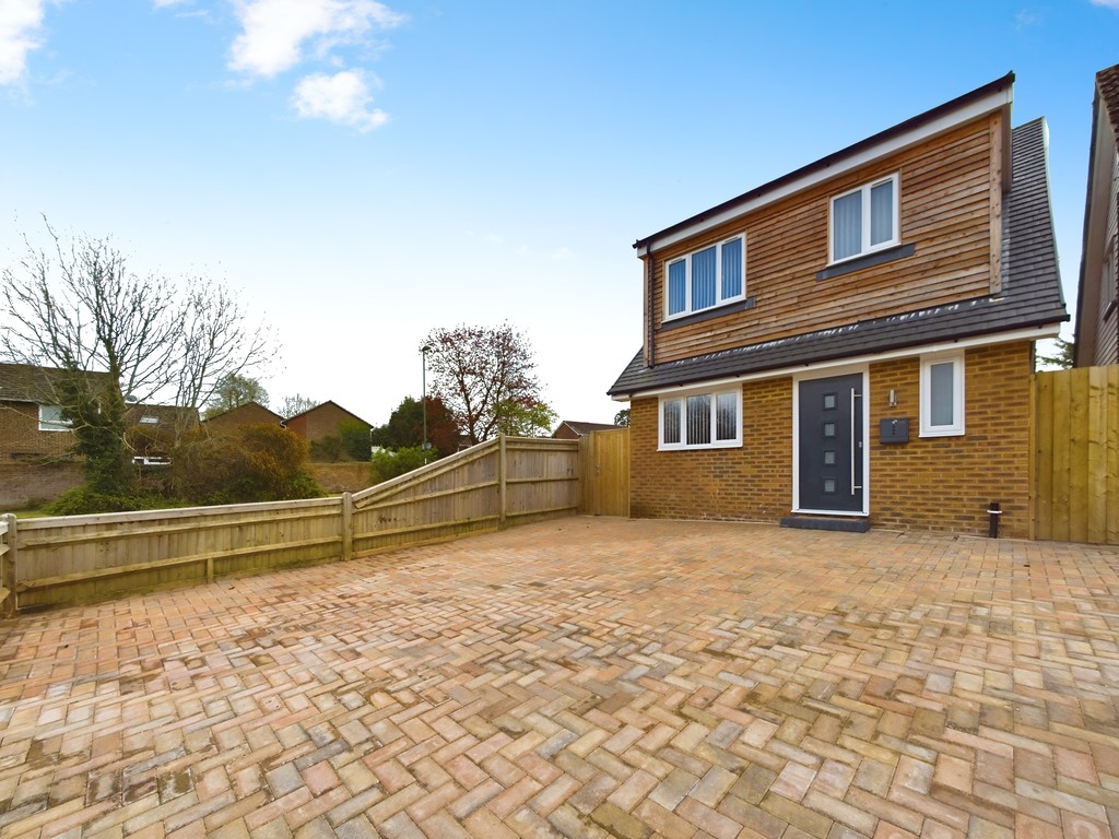 3 bed detached house for sale in Heath Way, Horsham  - Property Image 1