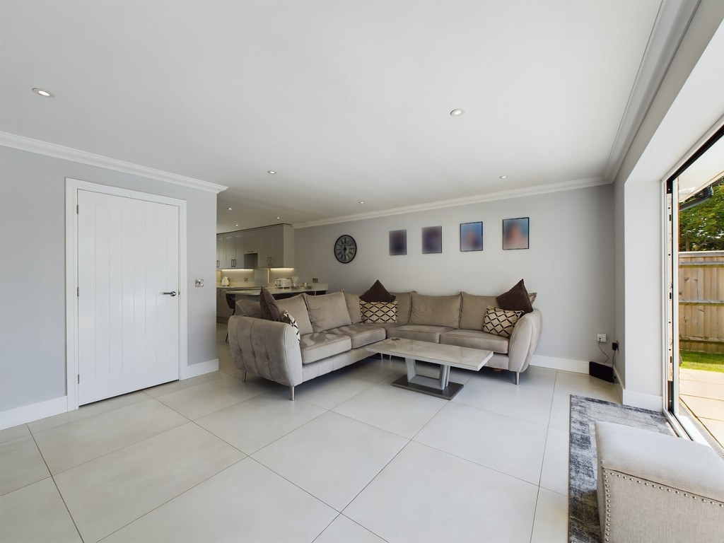 3 bed detached house for sale in Heath Way, Horsham  - Property Image 20