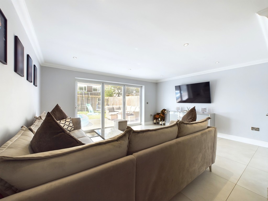 3 bed detached house for sale in Heath Way, Horsham  - Property Image 13