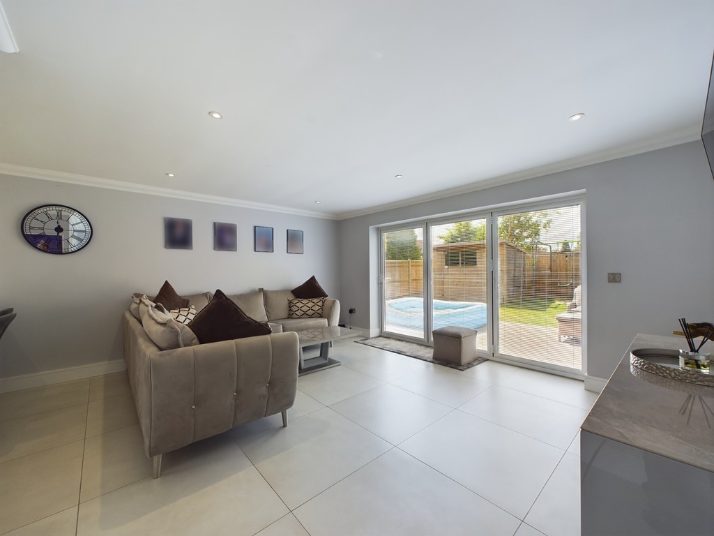 3 bed detached house for sale in Heath Way, Horsham  - Property Image 12