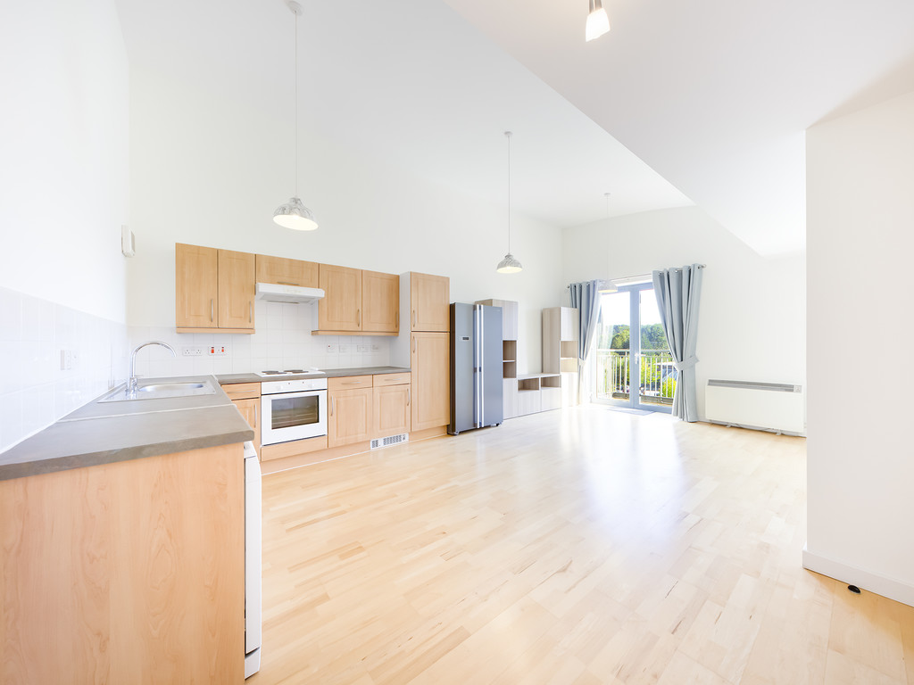 2 bed apartment for sale in Lower Tanbridge Way, Horsham  - Property Image 3