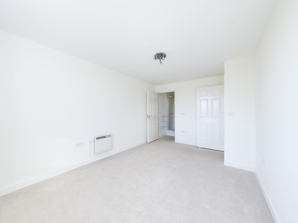 2 bed apartment for sale in Lower Tanbridge Way, Horsham  - Property Image 6