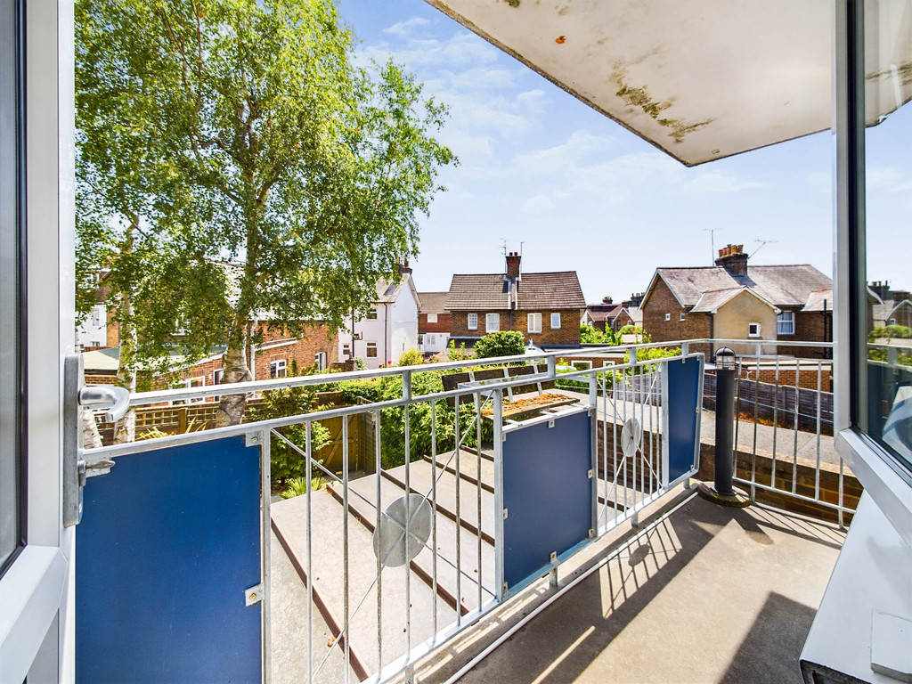 2 bed apartment for sale in Orion Court, Horsham - Property Image 1