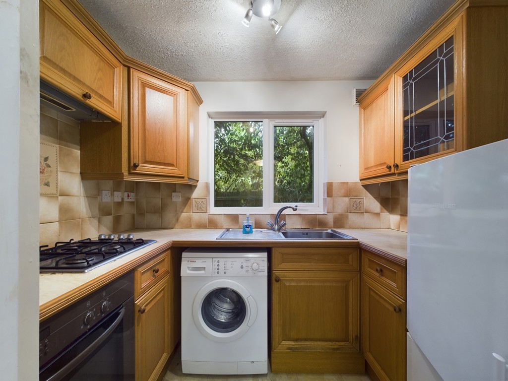 1 bed maisonette to rent in Charrington Way, Broadbridge Heath, RH12 - Property Image 4