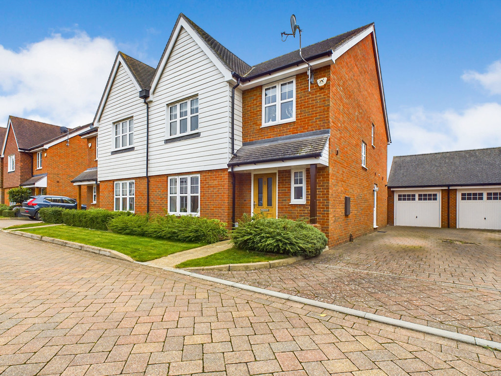 4 bed semi-detached house for sale in Hansom Way, Crawley - Property Image 1
