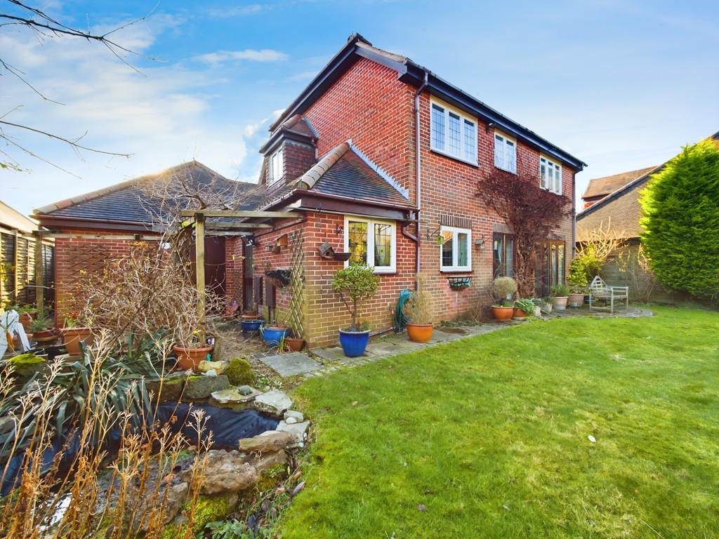 4 bed detached house for sale in Winterbourne, Horsham  - Property Image 15