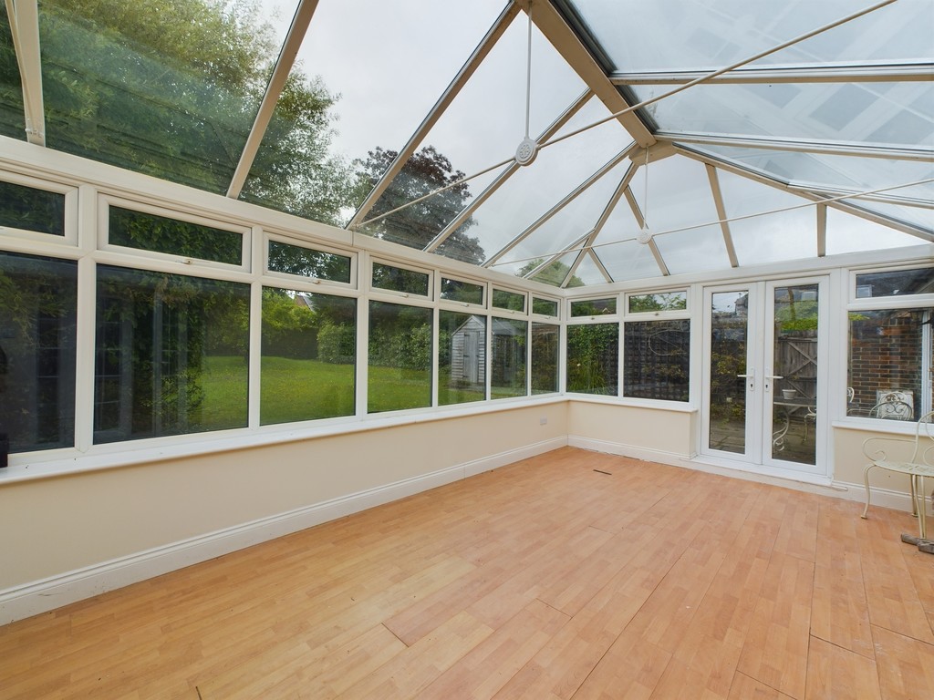 2 bed detached bungalow to rent in Depot Road, Horsham  - Property Image 5