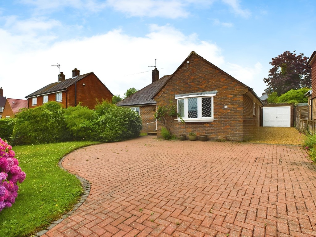 2 bed detached bungalow to rent in Depot Road, Horsham - Property Image 1