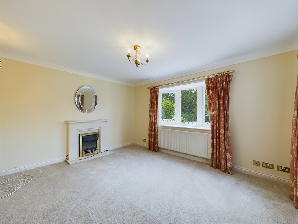 2 bed detached bungalow to rent in Depot Road, Horsham  - Property Image 2