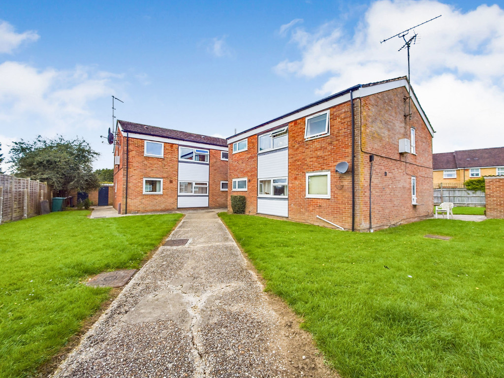 2 bed apartment for sale in Townfield, Billingshurst  - Property Image 1