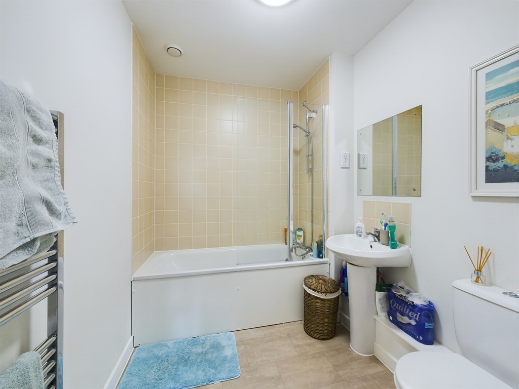 1 bed apartment for sale in Willow House, Southwater  - Property Image 6