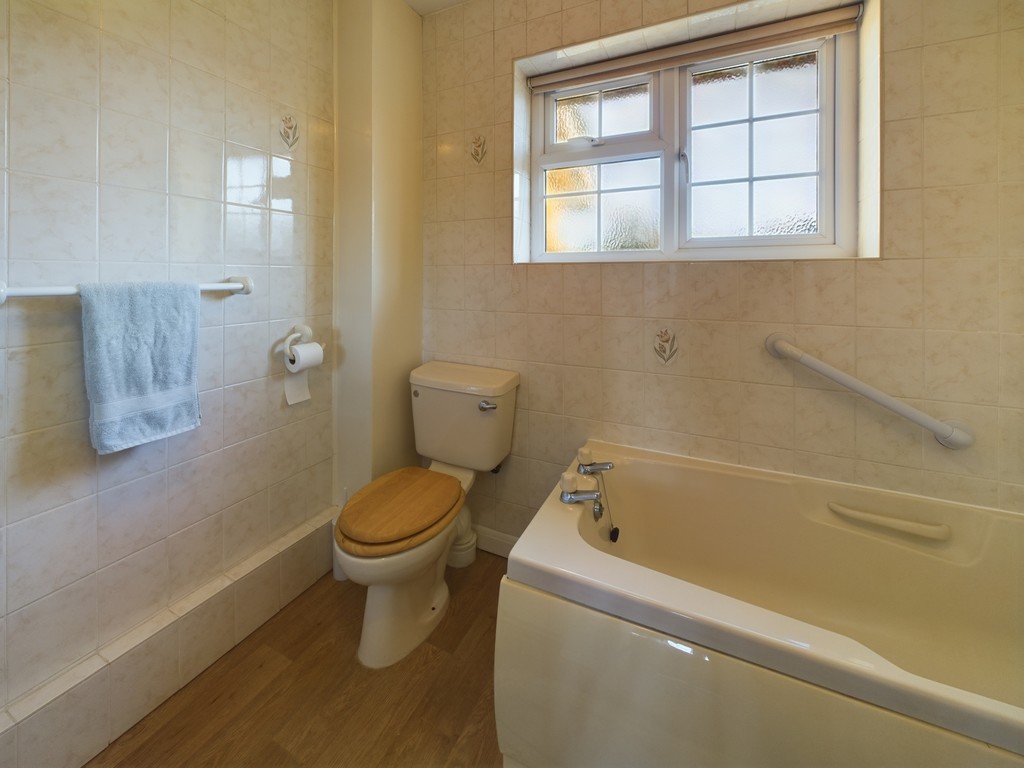 3 bed terraced house to rent in Tanbridge Place, Horsham  - Property Image 6