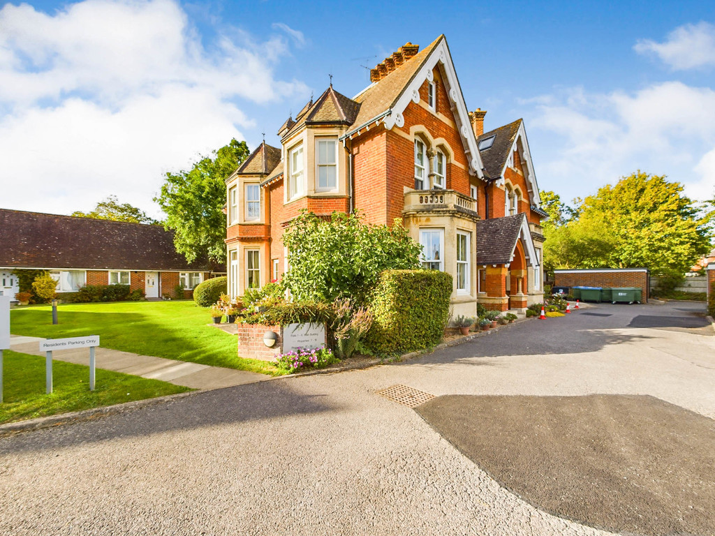 2 bed for sale in Church Street, Horsham, RH12
