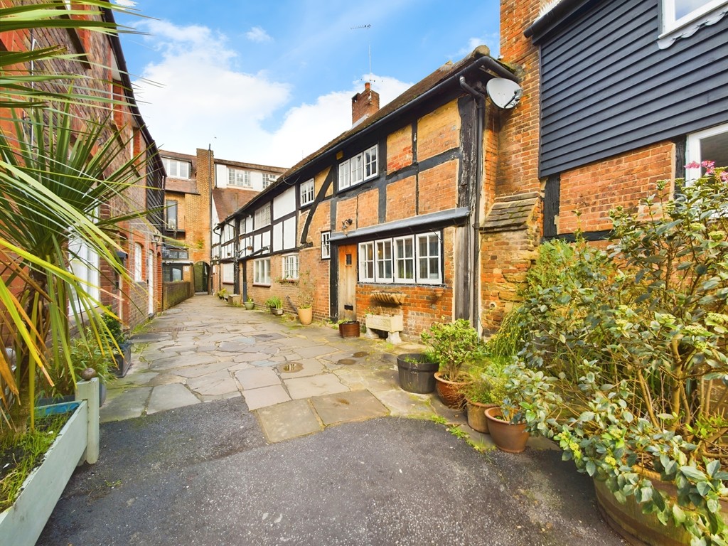 2 bed terraced house for sale in Market Square, Horsham - Property Image 1