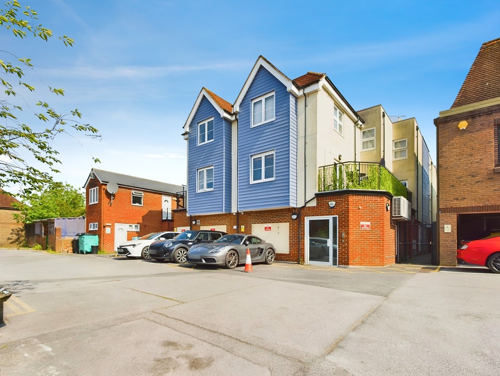 2 bed apartment for sale in East Street, Horsham  - Property Image 9