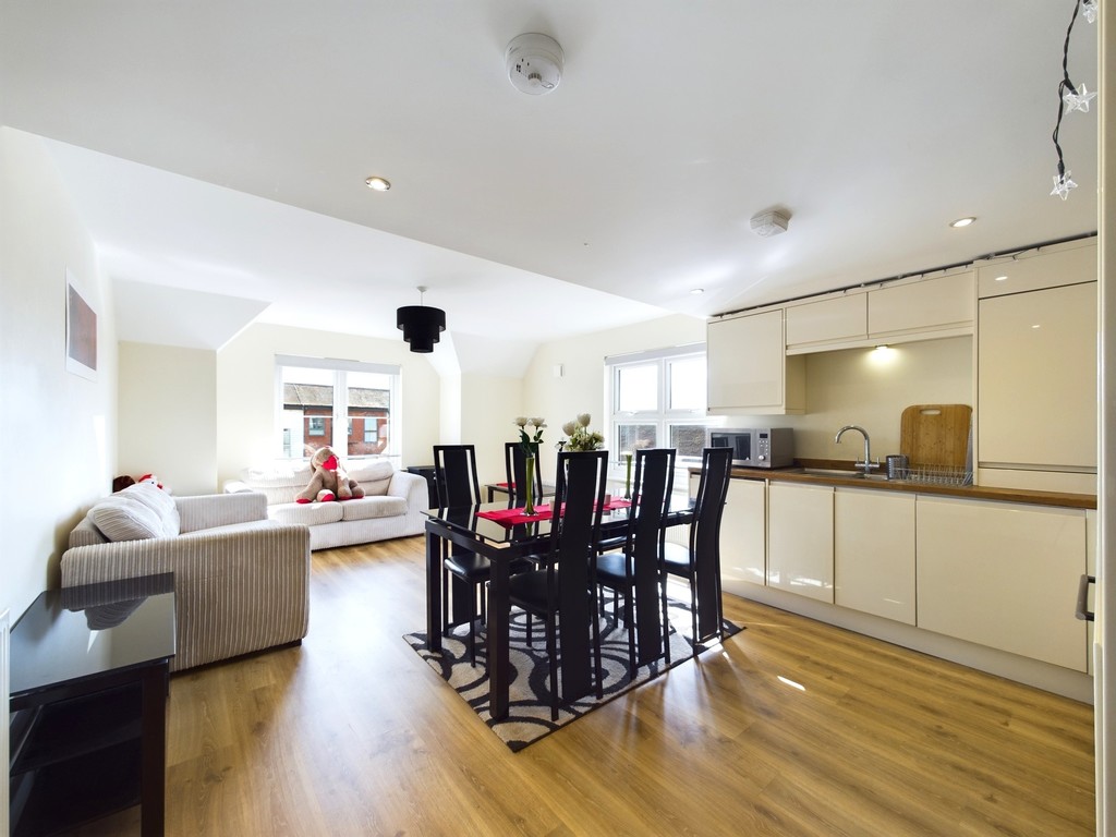 2 bed apartment for sale in East Street, Horsham  - Property Image 10