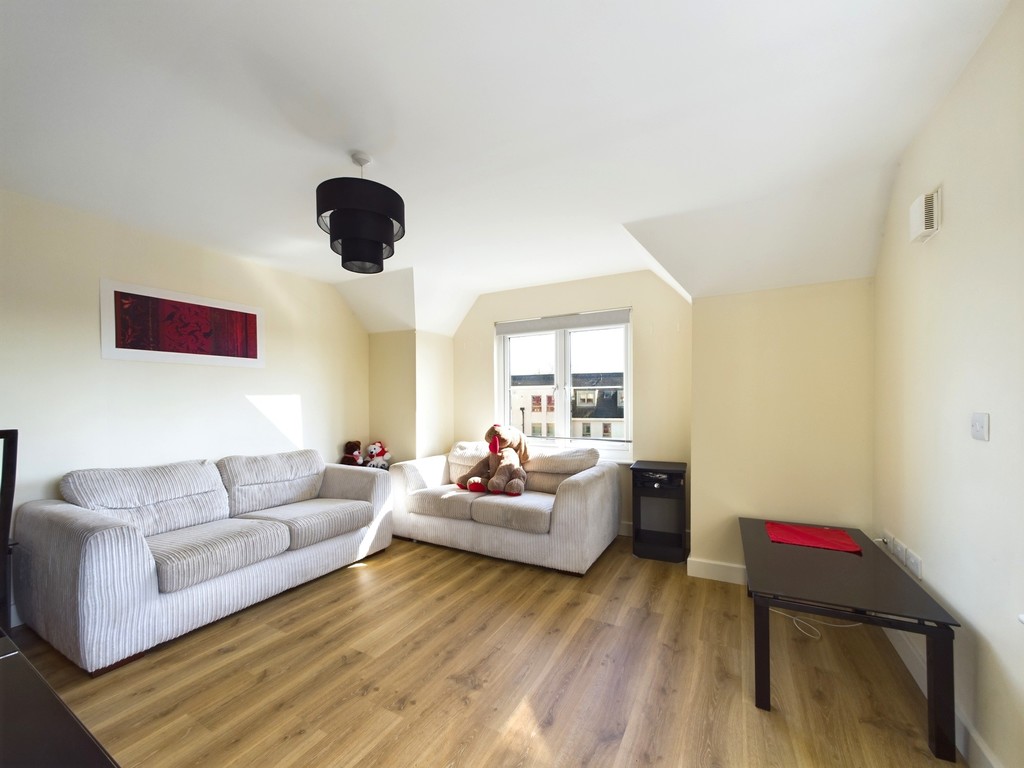 2 bed apartment for sale in East Street, Horsham  - Property Image 2