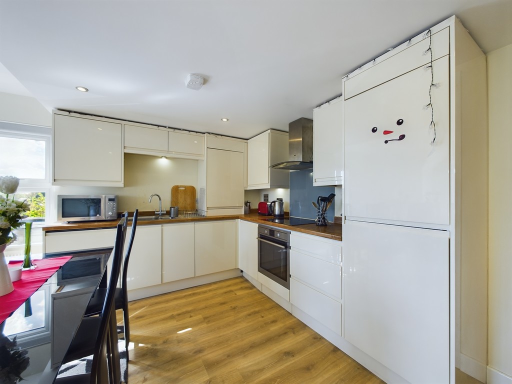 2 bed apartment for sale in East Street, Horsham  - Property Image 3
