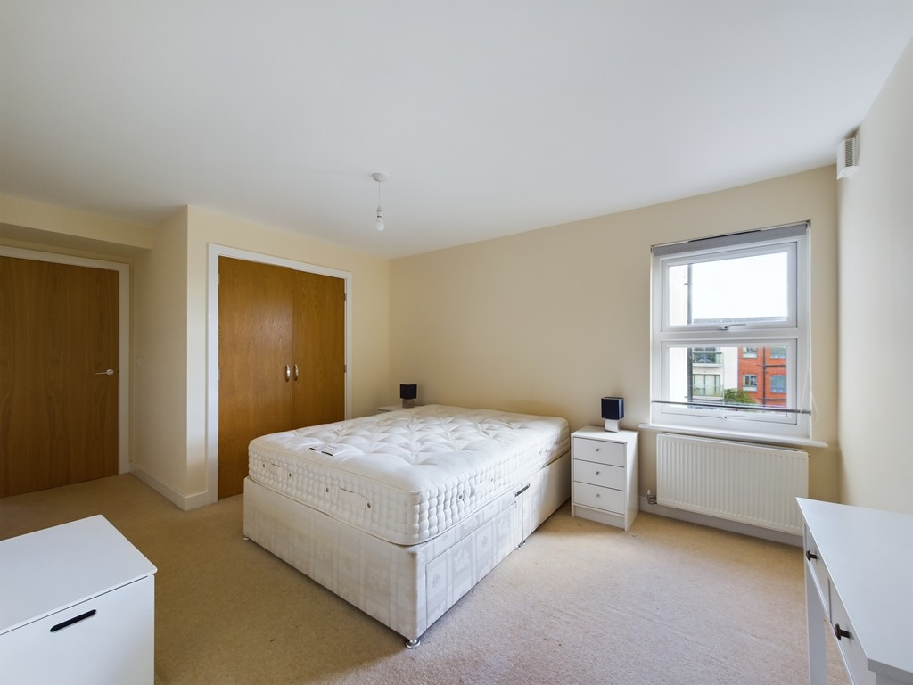 2 bed apartment for sale in East Street, Horsham  - Property Image 4