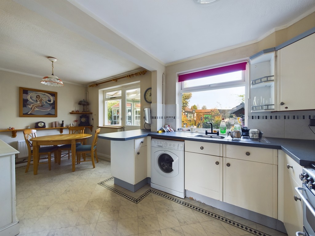 3 bed end of terrace house for sale in Corsletts Avenue, Horsham  - Property Image 9