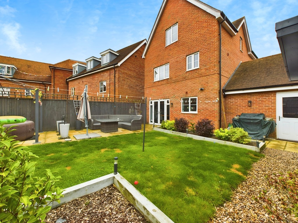 4 bed detached house for sale in Arun Valley Way, Horsham  - Property Image 25