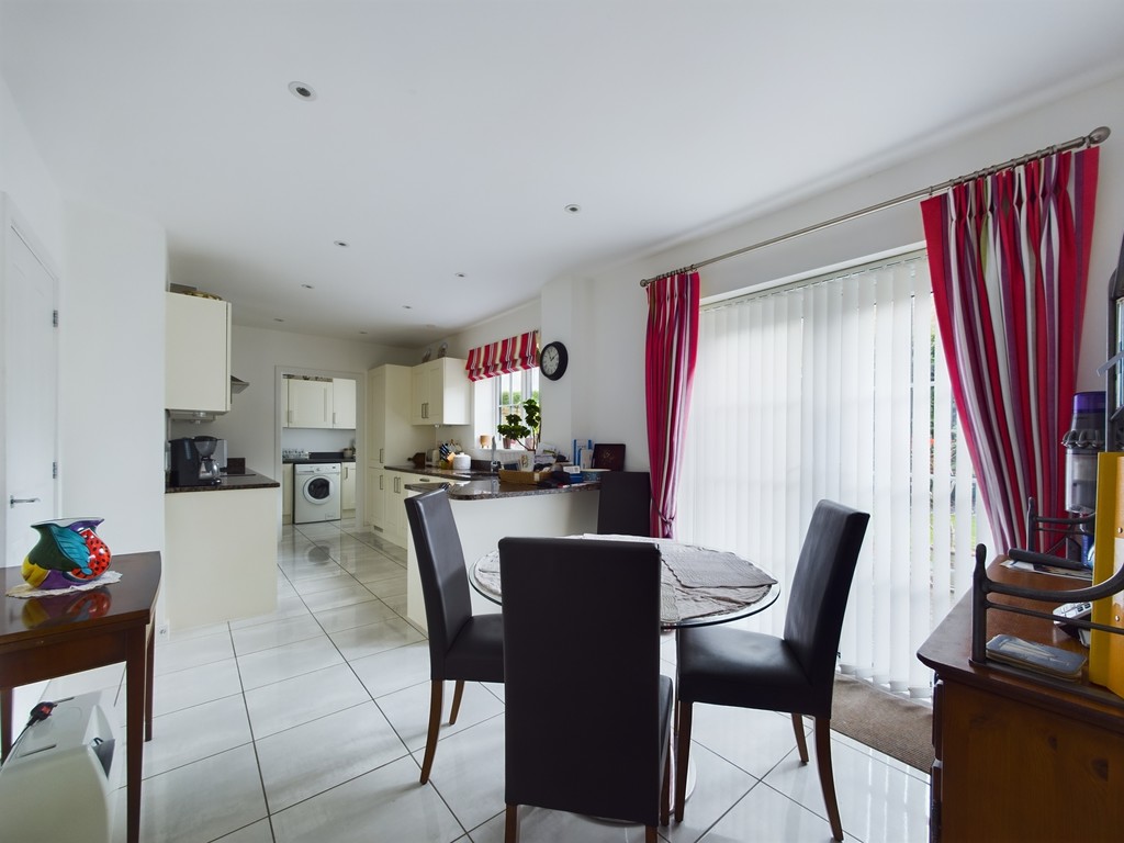 4 bed detached house for sale in Brookfield Close, Horsham  - Property Image 13