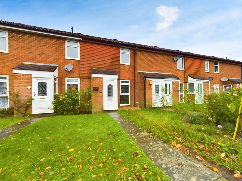 2 bed terraced house for sale in Elm Grove, Horsham  - Property Image 1