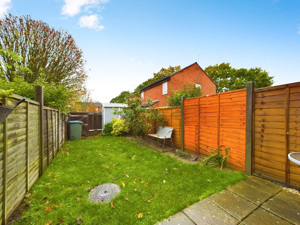 2 bed terraced house for sale in Elm Grove, Horsham  - Property Image 10