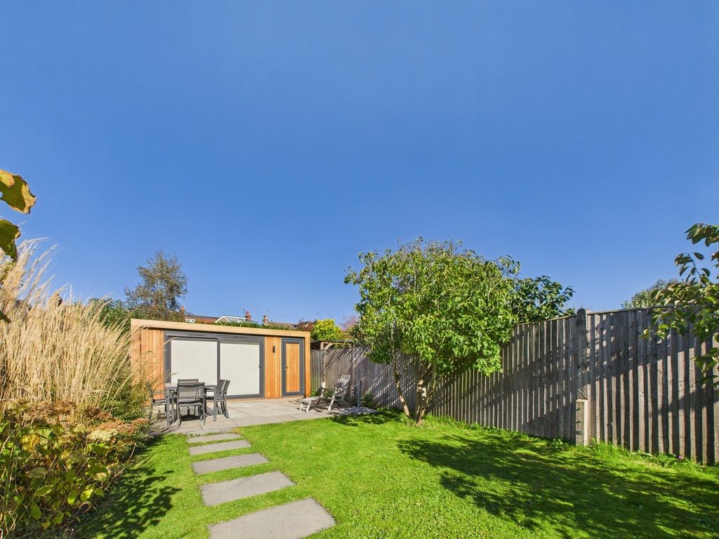 3 bed semi-detached house for sale in Swindon Road, Horsham  - Property Image 12