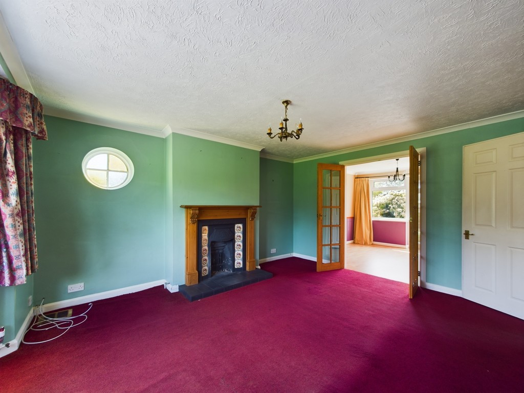 3 bed detached house for sale in Blackbridge Lane, Horsham  - Property Image 14