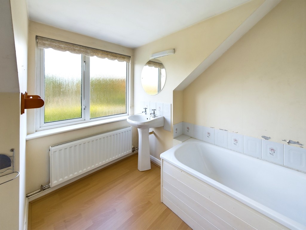 3 bed detached house for sale in Blackbridge Lane, Horsham  - Property Image 8