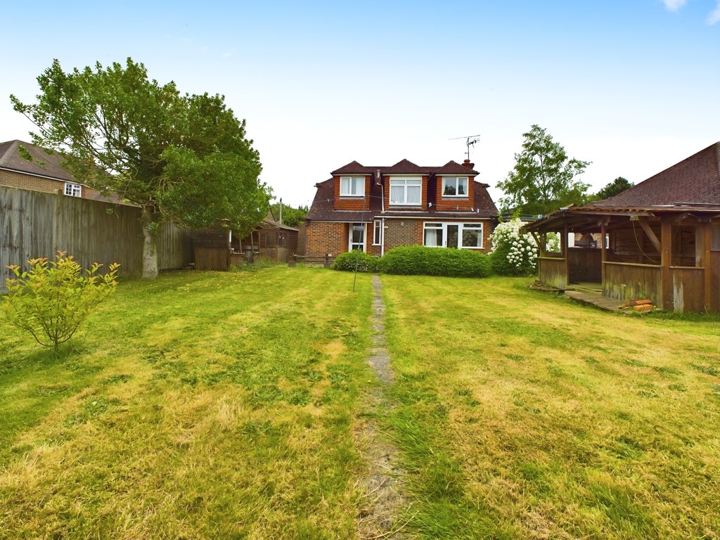 3 bed detached house for sale in Blackbridge Lane, Horsham  - Property Image 10