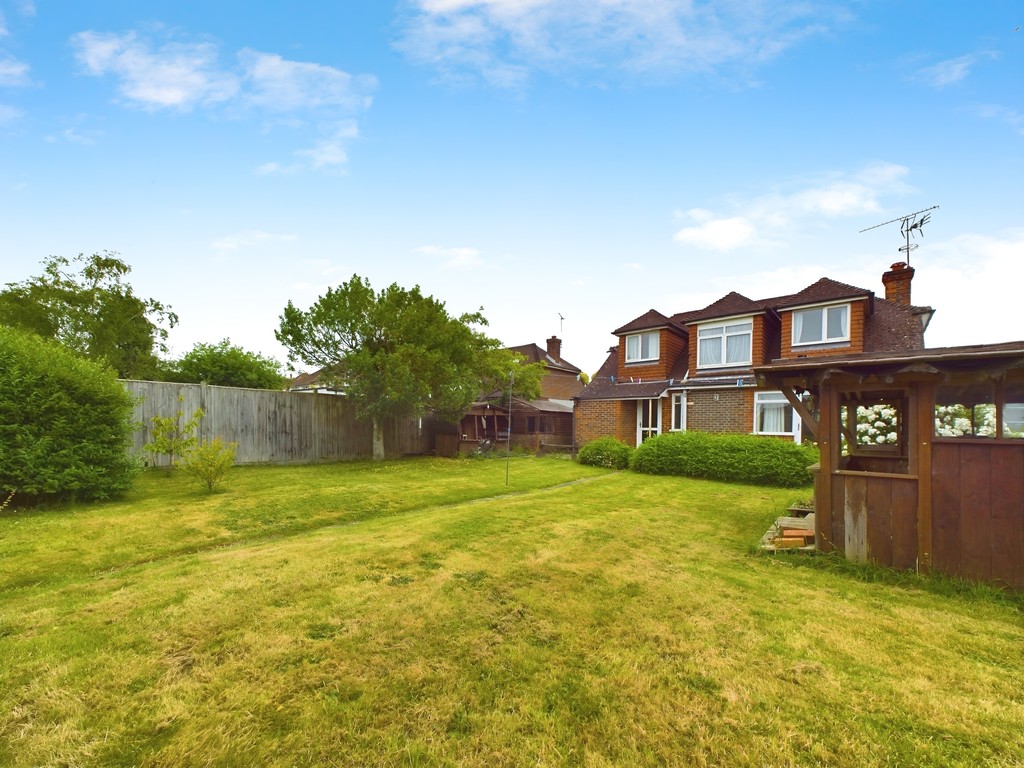 3 bed detached house for sale in Blackbridge Lane, Horsham  - Property Image 23