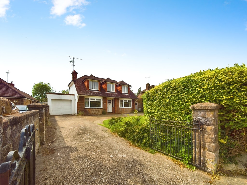 3 bed detached house for sale in Blackbridge Lane, Horsham  - Property Image 11